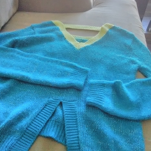 Sweater - Picture 4 of 6